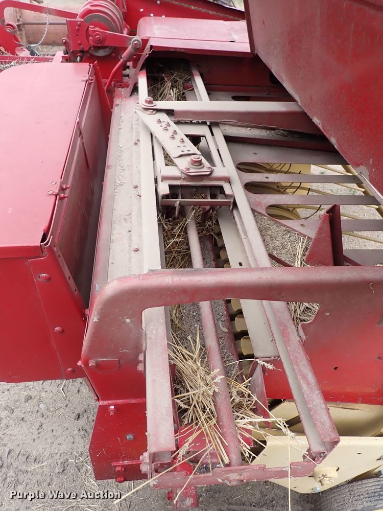 image for item IB9003 1975 New Holland 273  small square baler