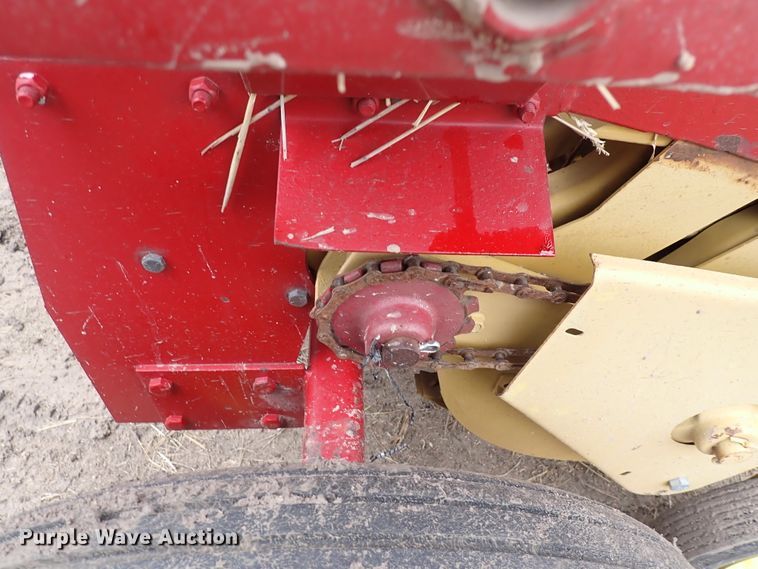 image for item IB9003 1975 New Holland 273  small square baler