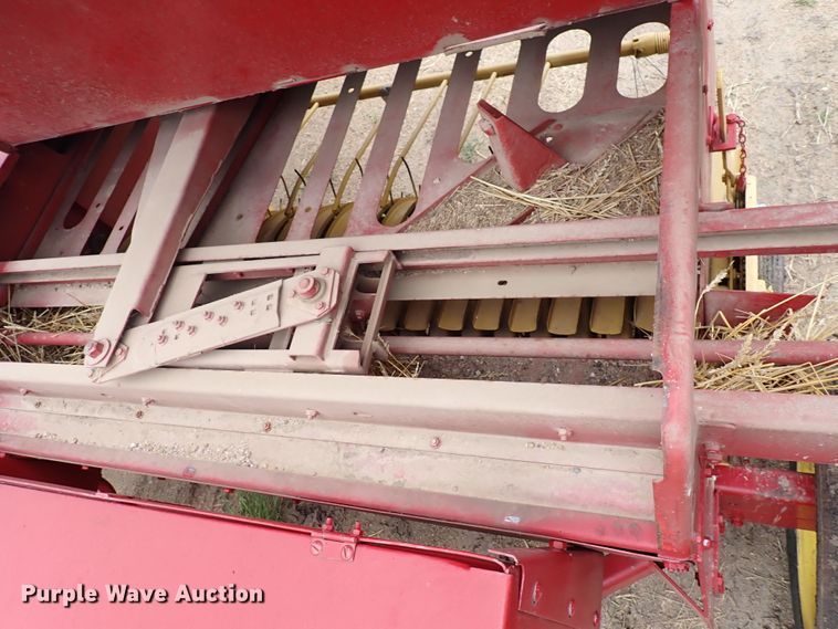 image for item IB9003 1975 New Holland 273  small square baler