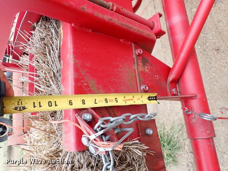 image for item IB9003 1975 New Holland 273  small square baler