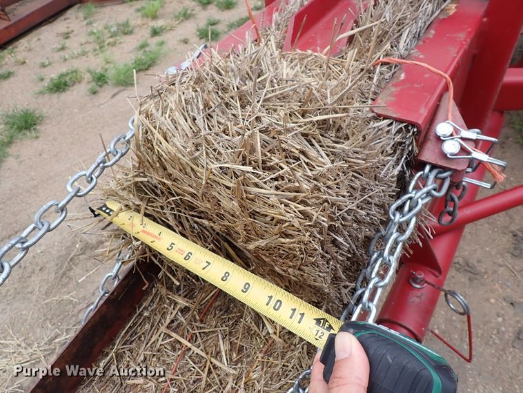 image for item IB9003 1975 New Holland 273  small square baler