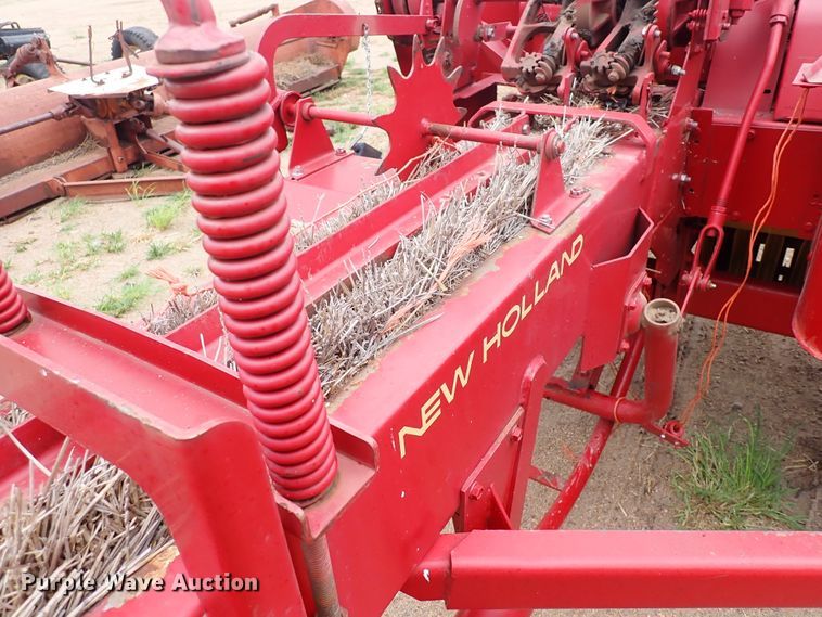 image for item IB9003 1975 New Holland 273  small square baler