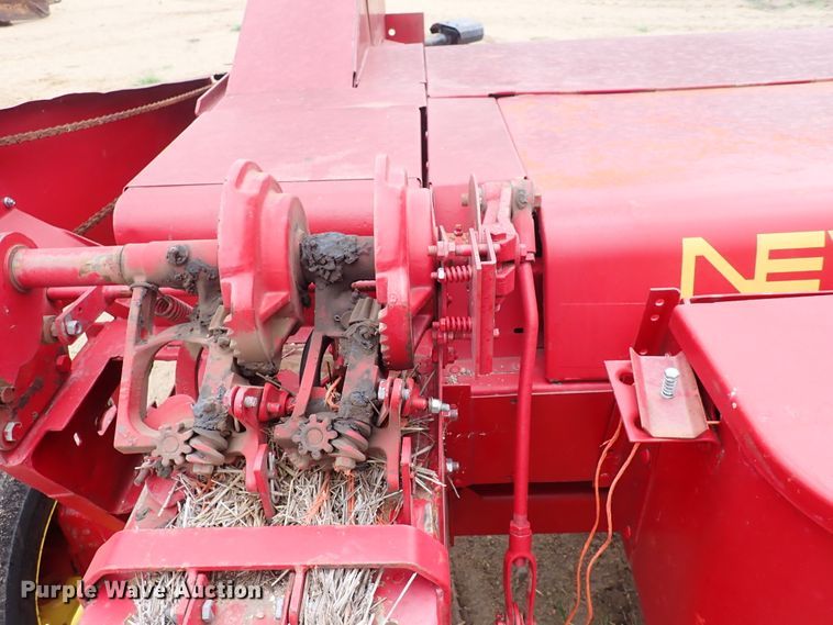 image for item IB9003 1975 New Holland 273  small square baler