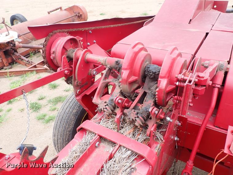 image for item IB9003 1975 New Holland 273  small square baler