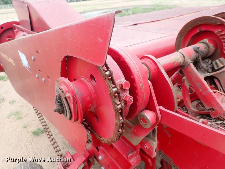 image for item IB9003 1975 New Holland 273  small square baler