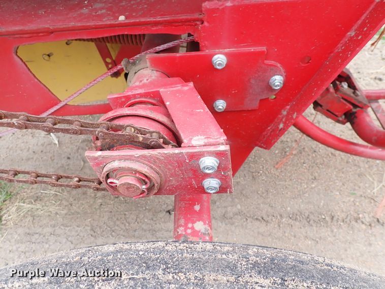 image for item IB9003 1975 New Holland 273  small square baler