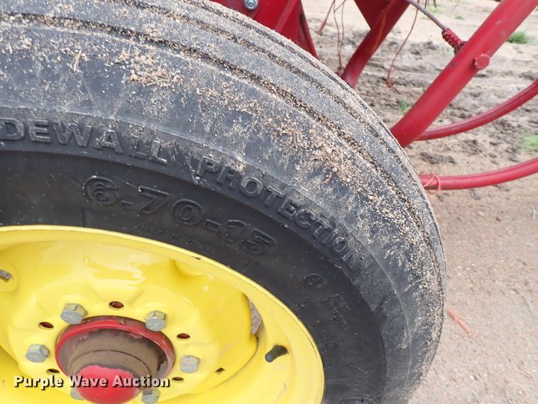 image for item IB9003 1975 New Holland 273  small square baler