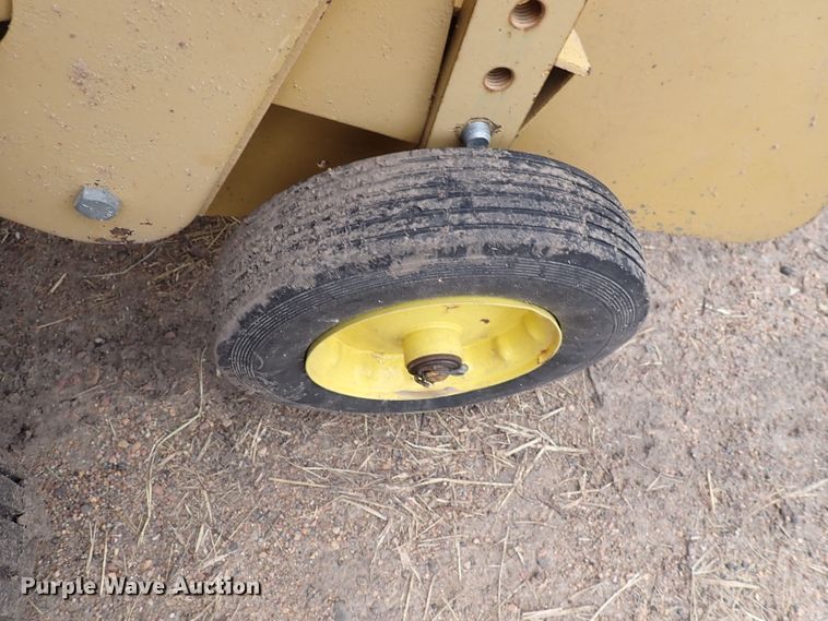 image for item IB9003 1975 New Holland 273  small square baler