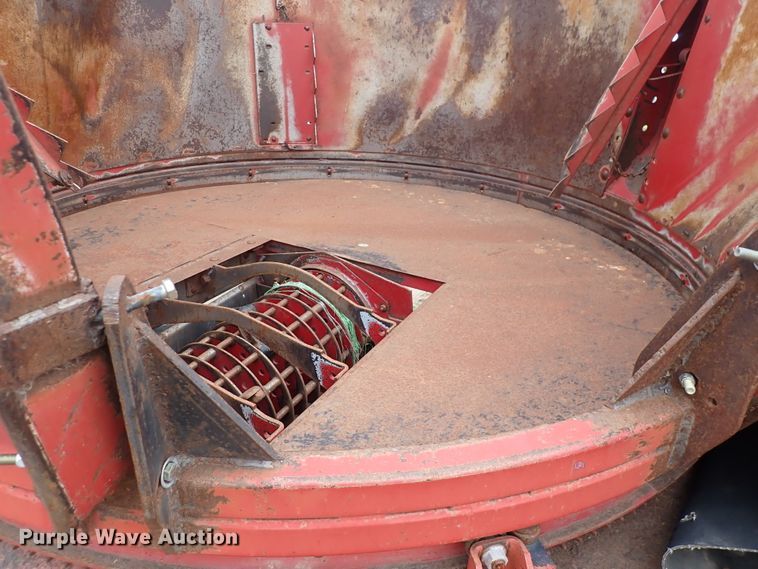 image for item IB9004 Case IH 8610  bale processor