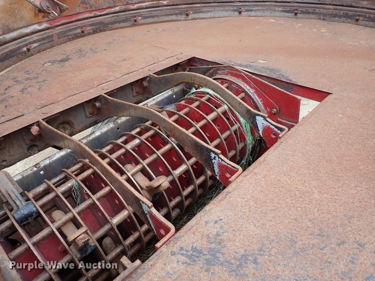 image for item IB9004 Case IH 8610  bale processor