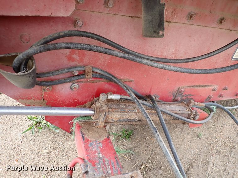 image for item IB9004 Case IH 8610  bale processor