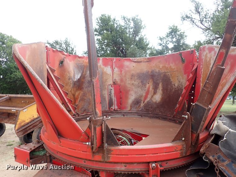 image for item IB9004 Case IH 8610  bale processor