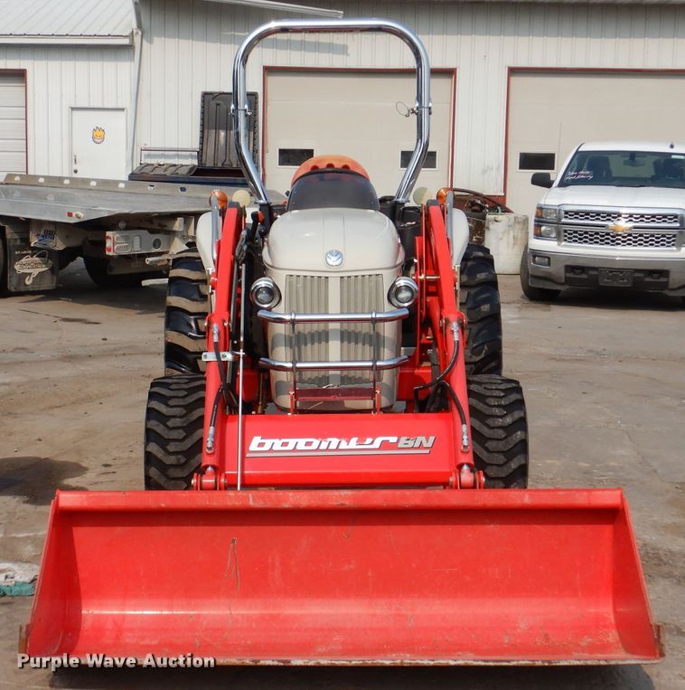 image for item IN9776 2010 New Holland Boomer 8N  MFWD tractor