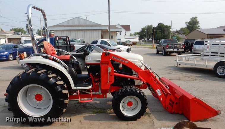 image for item IN9776 2010 New Holland Boomer 8N  MFWD tractor