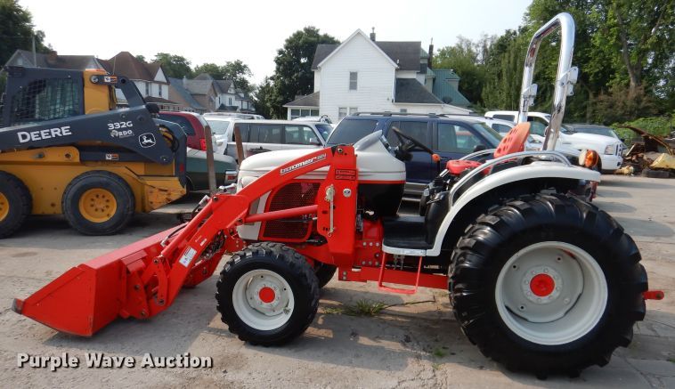 image for item IN9776 2010 New Holland Boomer 8N  MFWD tractor