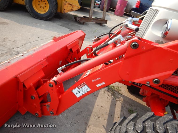 image for item IN9776 2010 New Holland Boomer 8N  MFWD tractor