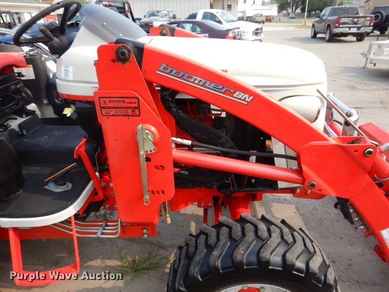 image for item IN9776 2010 New Holland Boomer 8N  MFWD tractor