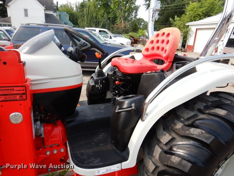 image for item IN9776 2010 New Holland Boomer 8N  MFWD tractor