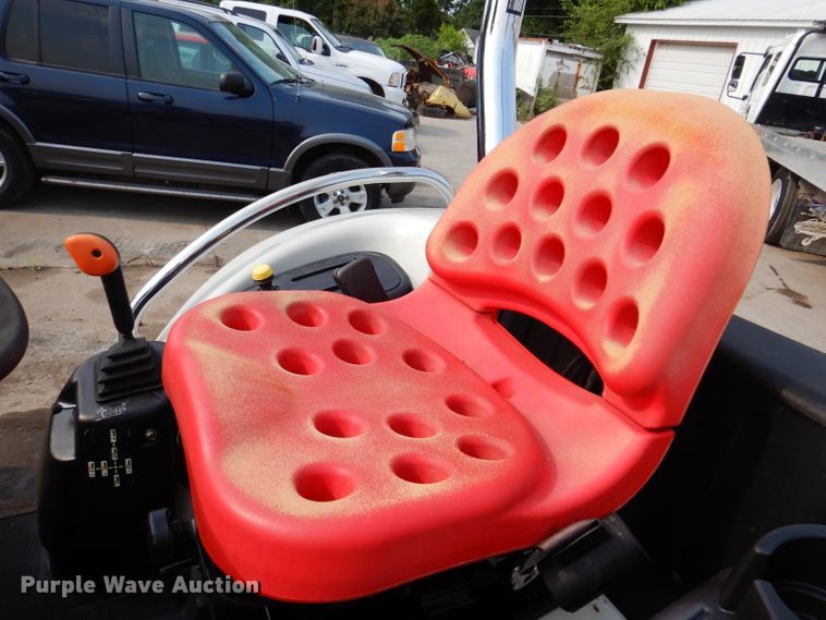 image for item IN9776 2010 New Holland Boomer 8N  MFWD tractor