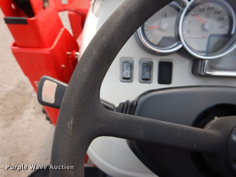 image for item IN9776 2010 New Holland Boomer 8N  MFWD tractor