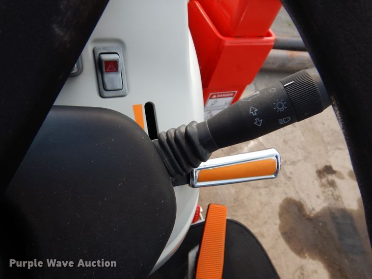 image for item IN9776 2010 New Holland Boomer 8N  MFWD tractor