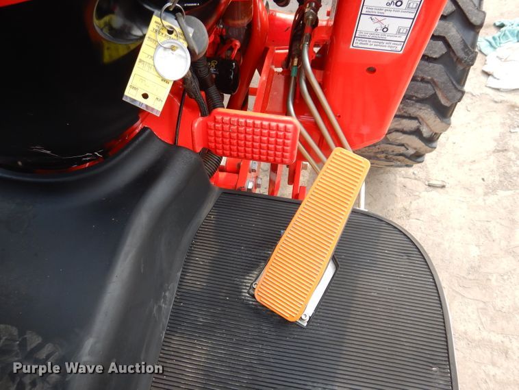 image for item IN9776 2010 New Holland Boomer 8N  MFWD tractor