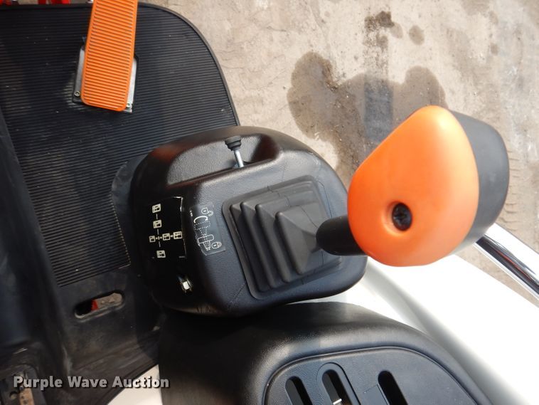 image for item IN9776 2010 New Holland Boomer 8N  MFWD tractor