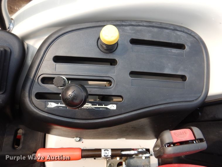 image for item IN9776 2010 New Holland Boomer 8N  MFWD tractor