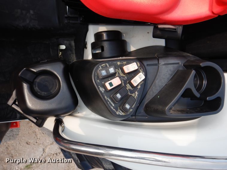 image for item IN9776 2010 New Holland Boomer 8N  MFWD tractor