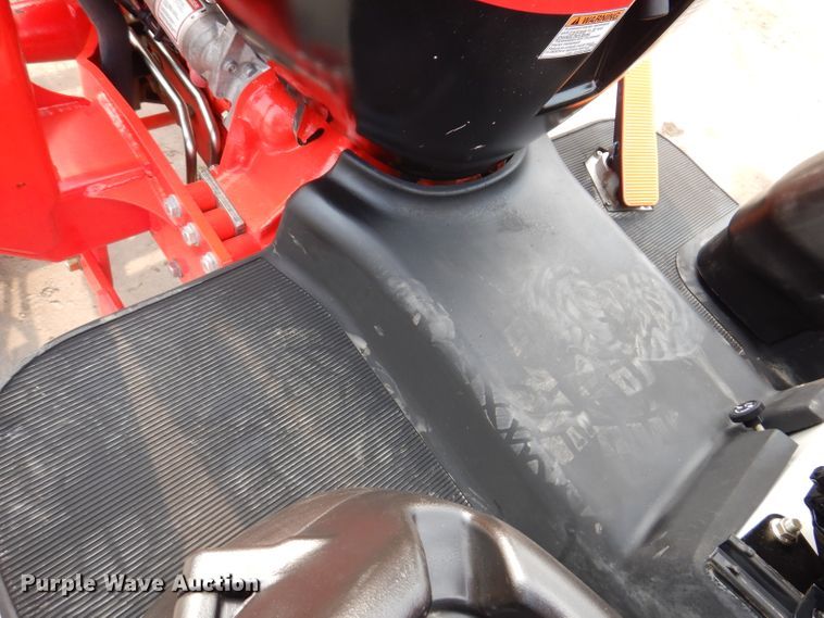 image for item IN9776 2010 New Holland Boomer 8N  MFWD tractor