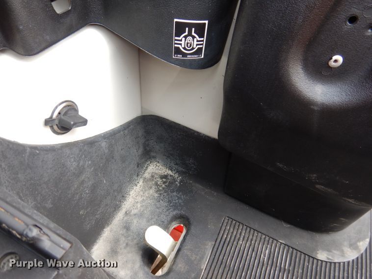 image for item IN9776 2010 New Holland Boomer 8N  MFWD tractor