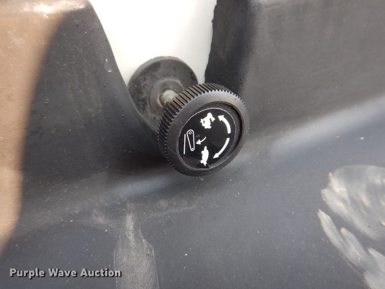 image for item IN9776 2010 New Holland Boomer 8N  MFWD tractor