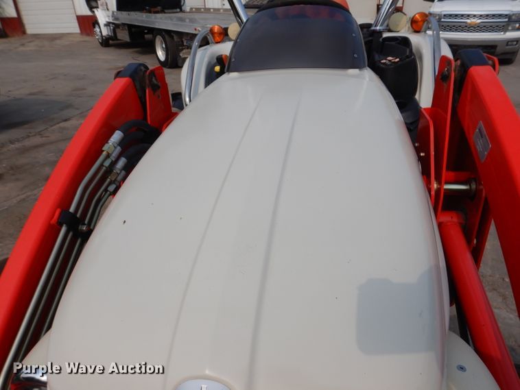 image for item IN9776 2010 New Holland Boomer 8N  MFWD tractor