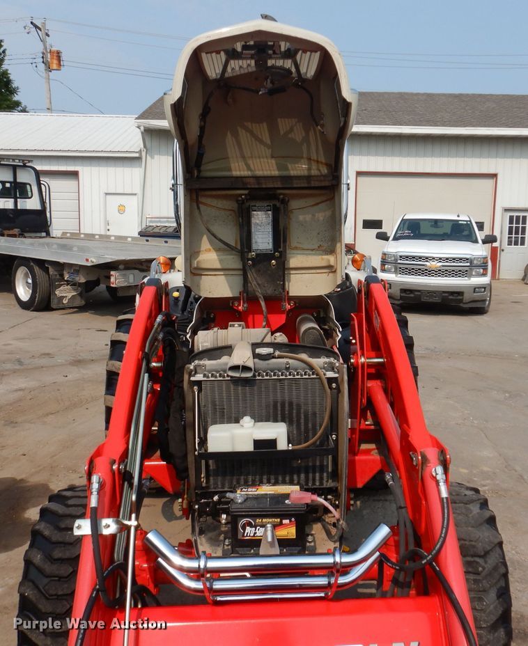 image for item IN9776 2010 New Holland Boomer 8N  MFWD tractor