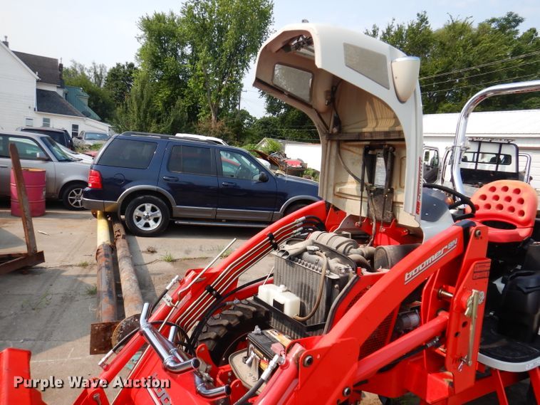 image for item IN9776 2010 New Holland Boomer 8N  MFWD tractor