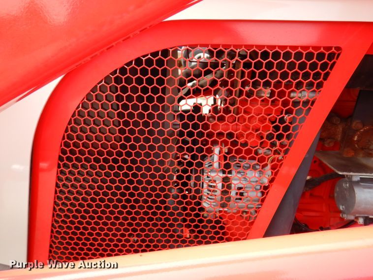 image for item IN9776 2010 New Holland Boomer 8N  MFWD tractor