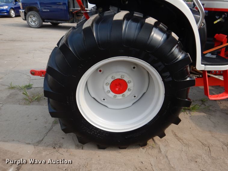 image for item IN9776 2010 New Holland Boomer 8N  MFWD tractor