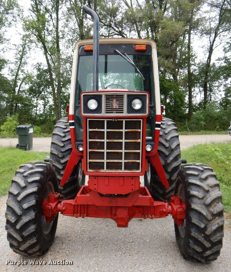 image for item IN9801 1977 International 1086  MFWD tractor