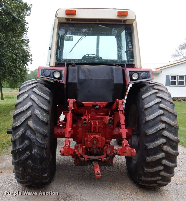 image for item IN9801 1977 International 1086  MFWD tractor