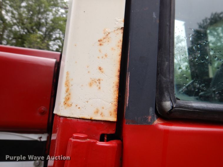 image for item IN9801 1977 International 1086  MFWD tractor