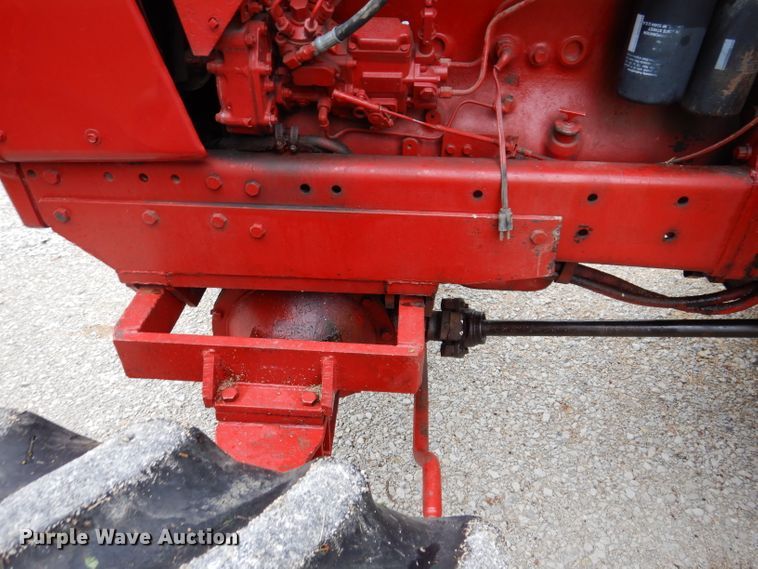 image for item IN9801 1977 International 1086  MFWD tractor