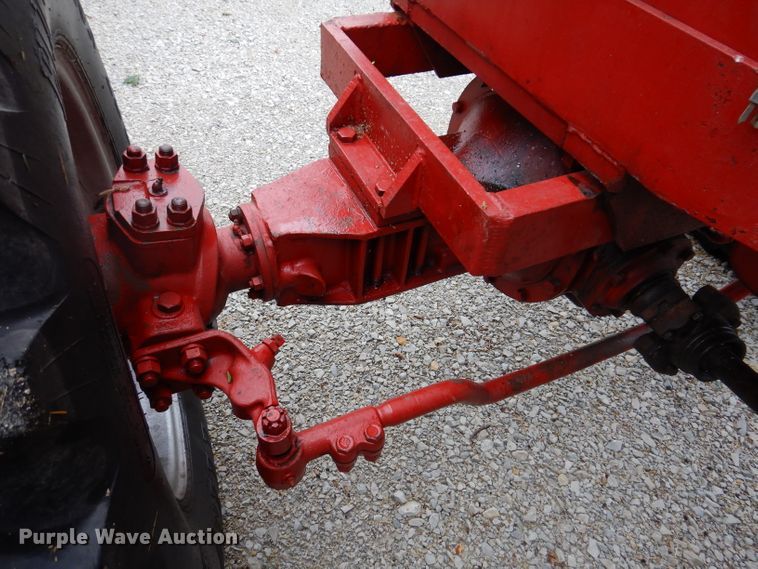 image for item IN9801 1977 International 1086  MFWD tractor