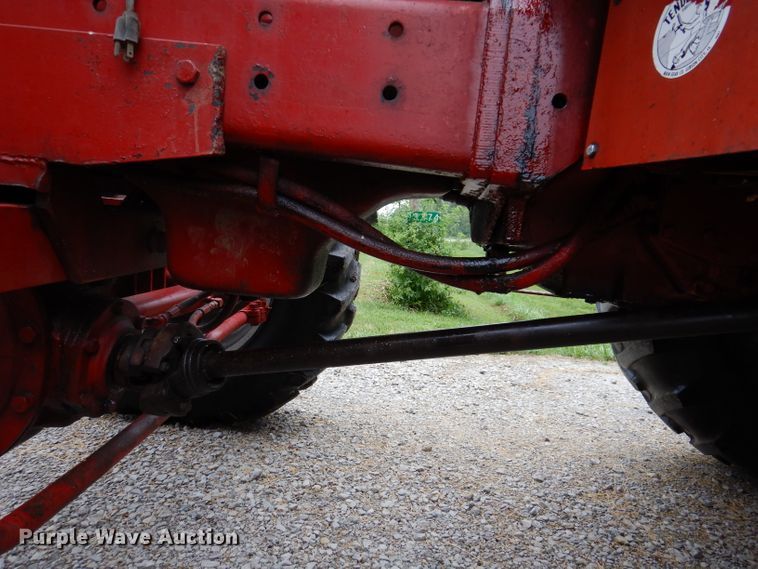 image for item IN9801 1977 International 1086  MFWD tractor