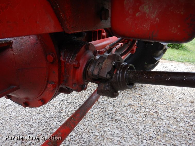 image for item IN9801 1977 International 1086  MFWD tractor