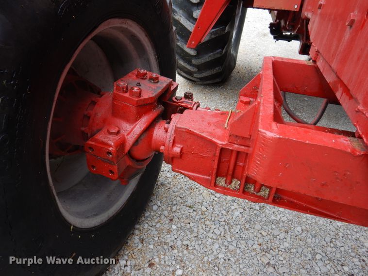 image for item IN9801 1977 International 1086  MFWD tractor