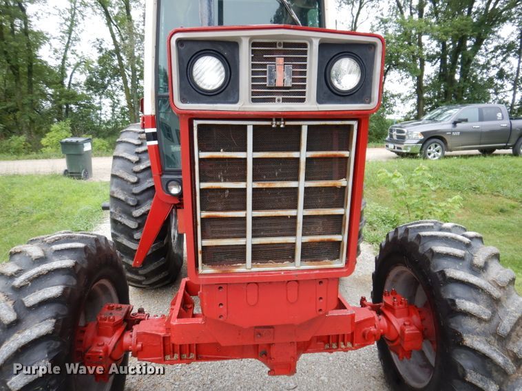 image for item IN9801 1977 International 1086  MFWD tractor