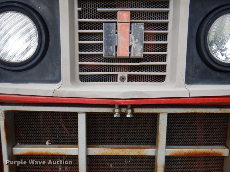 image for item IN9801 1977 International 1086  MFWD tractor