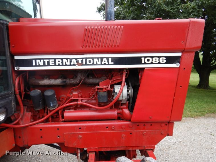 image for item IN9801 1977 International 1086  MFWD tractor