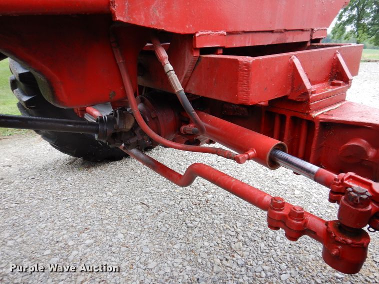 image for item IN9801 1977 International 1086  MFWD tractor