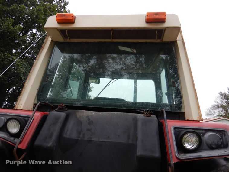 image for item IN9801 1977 International 1086  MFWD tractor